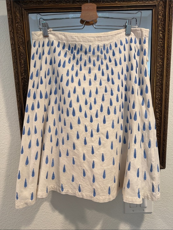 snak Dresses & Skirts - A-Line White Skirt with Blue Teardrop Print